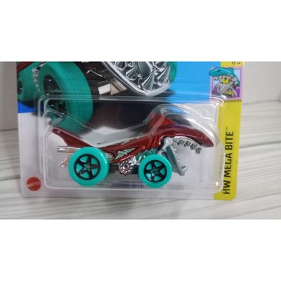 Hot Wheels Shark Bite Maroon HW Mega Bite 3/5 modellino auto pressofuso