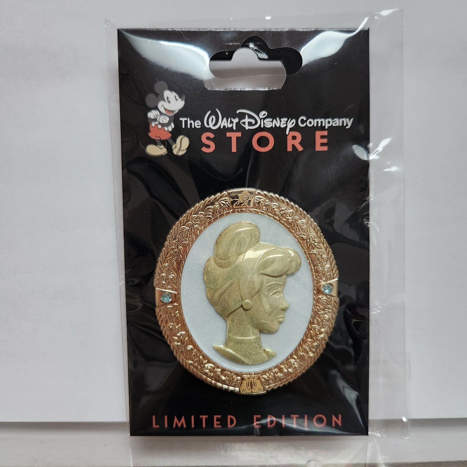 Disney DEC TWDC Pins Princess Cameos Pin LE 300 - Cinderella