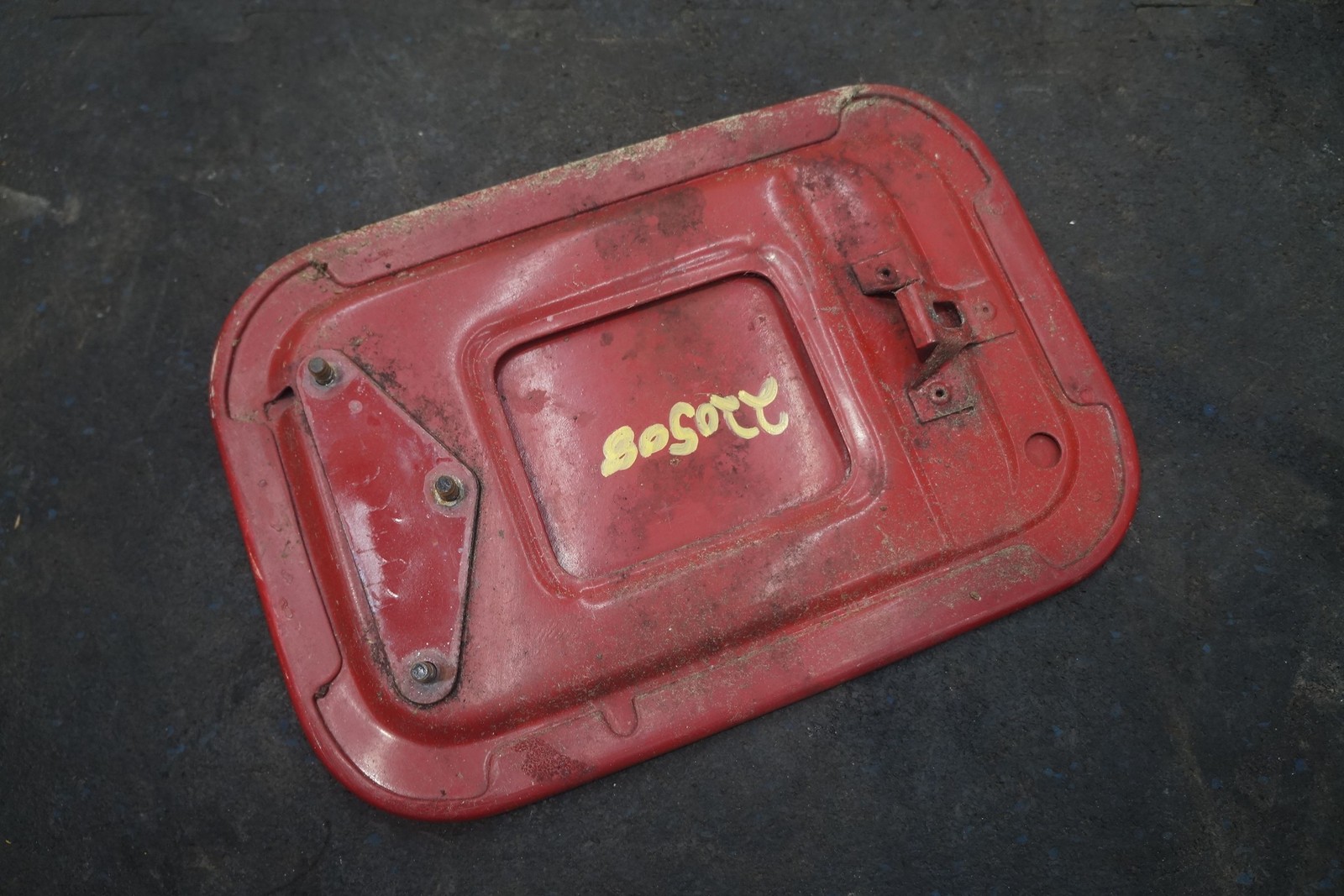 Gas Fuel Tank Door Cover Flap Trim Panel Cap Cardinal Red Bentley Turbo R 1991