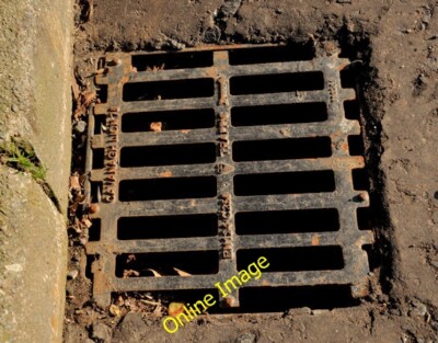 Photo 6x4 Cavanagh ''lion'' grating cover, Belfast Ballyhackamore The Cav c2012