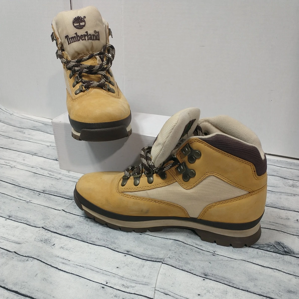 Camel top timberland boots