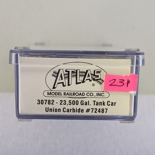 Atlas 30782 N Scale 23500 Gallon Tank Car - Union Carbide - Picture 2 of 2