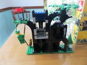 Legos #6054 Forestmen's Hideout