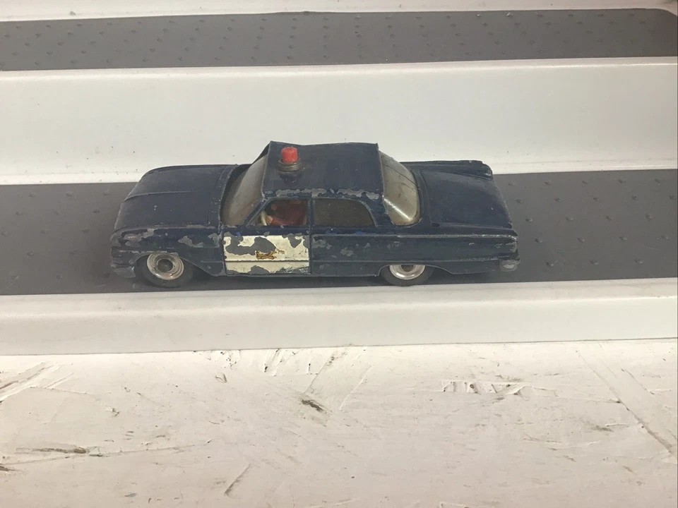 DINKY TOYS # 264 FORD FAIRLANE RCMP POLICE - Image 4 of 4