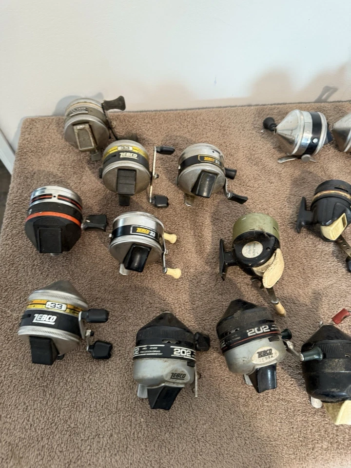 lot of 17  fishing reels 33 and 202 parts only [read] - Image 2 of 4