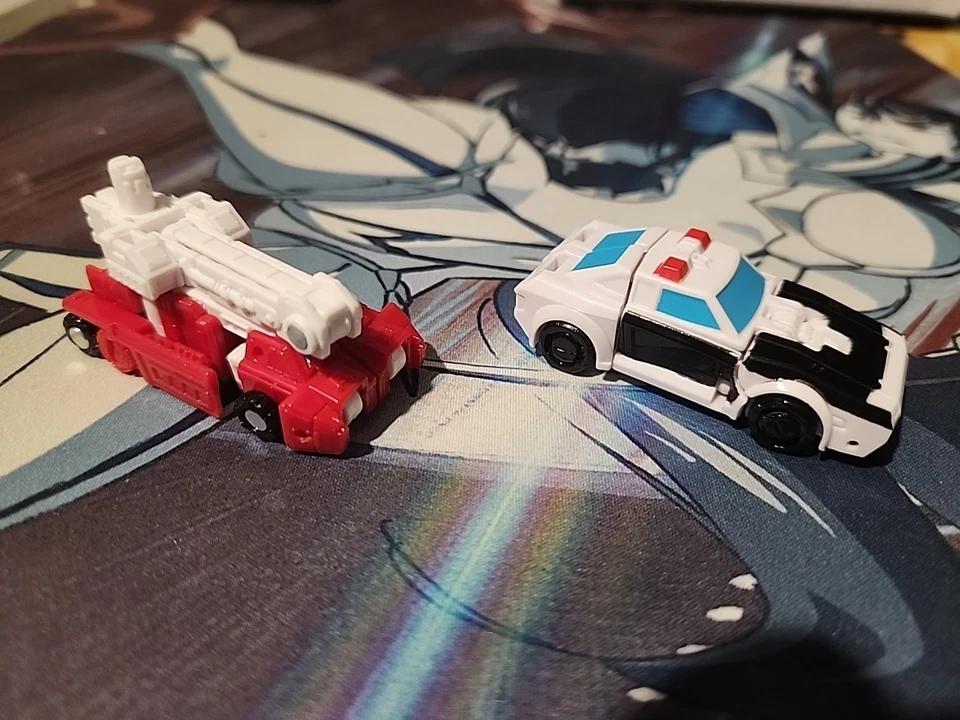 HasLab Transformers Legacy (Victory Saber) Minicon Fire And Holi - Image 2 of 2