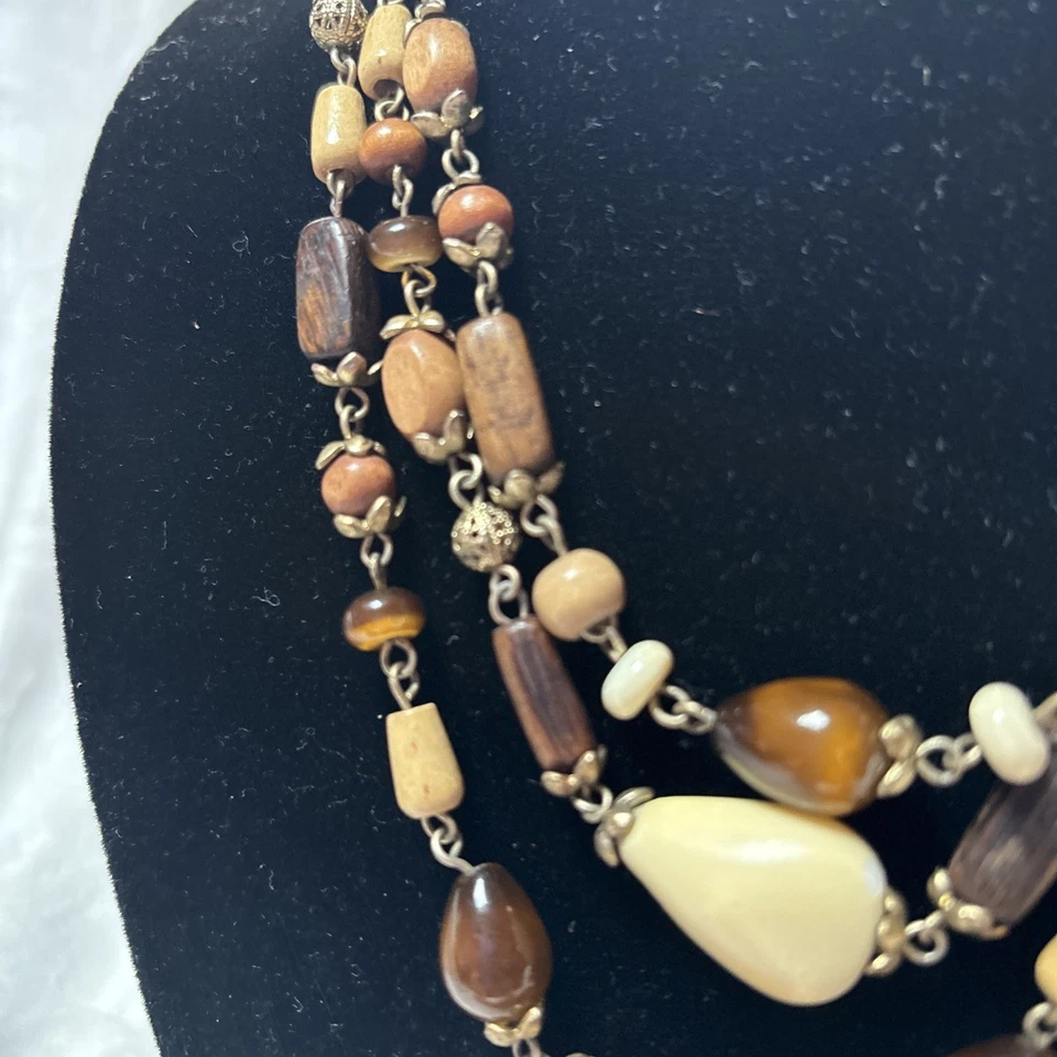 Ожерелье ручной работы из трех нитей с тиграми, глазом, хрустальной костью, деревом, латунными бусинами - Изображение 3 из 4