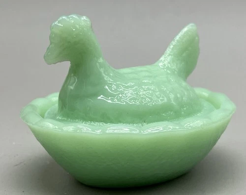 VINTAGE STYLE MINI JADEITE GREEN GLASS HEN ON NEST/BASKET SALT CELLAR DISH FARM