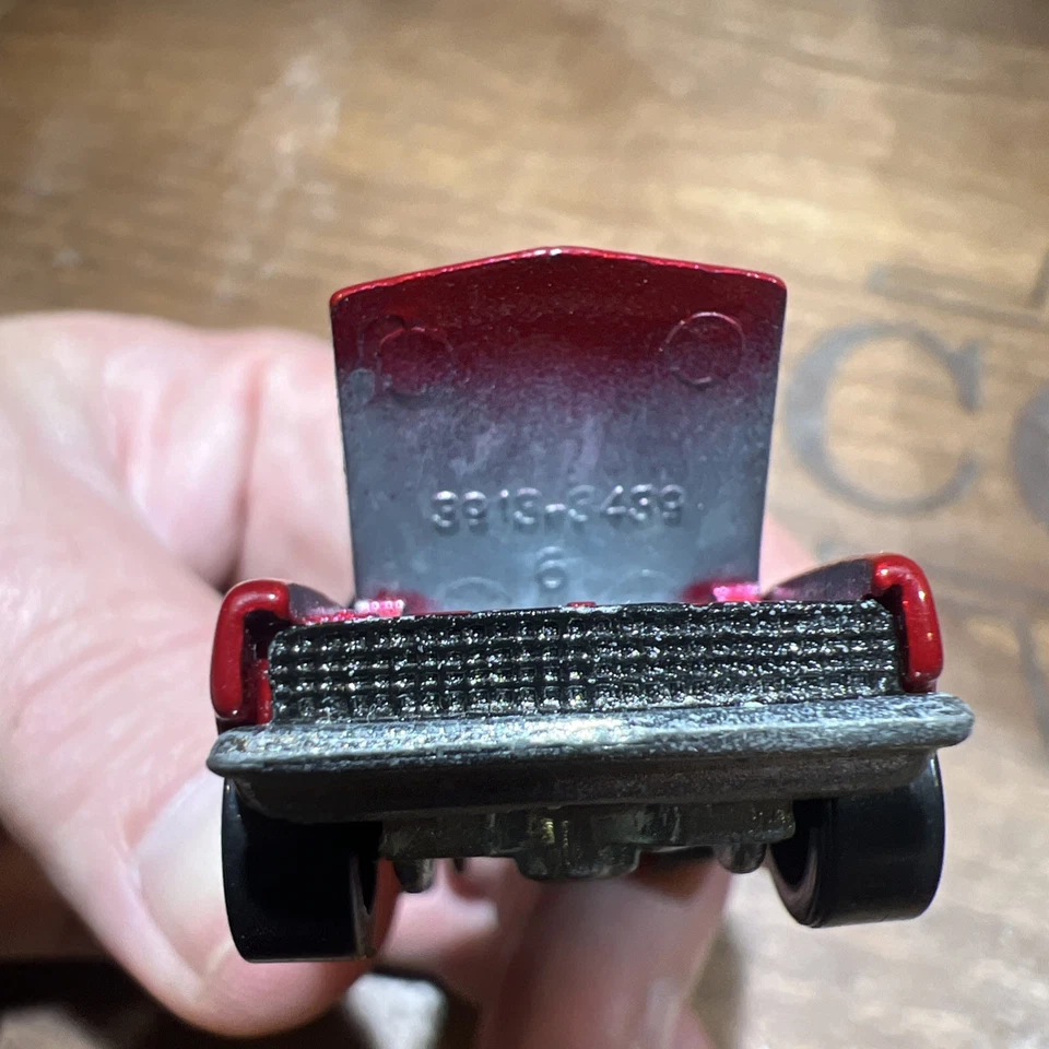 Hot Wheels 67 1982 Camaro rojo con rayas negras de carreras Redline Foto 4 de 4