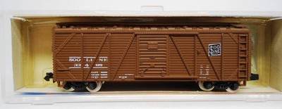 N Scale Roco 28902 40  Wood Sheathed Single Door Box Car, Soo Line