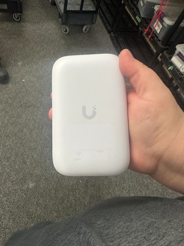 Ubiquiti UK-Ultra Swiss Army Knife Ultra Concurrent Clients 200+(US Version)