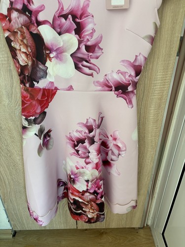 Ted Baker ‘Maevea’ Nectar Floral White Blue Scalloped Skater Dress Size 2 Uk 10 - Picture 3 of 4