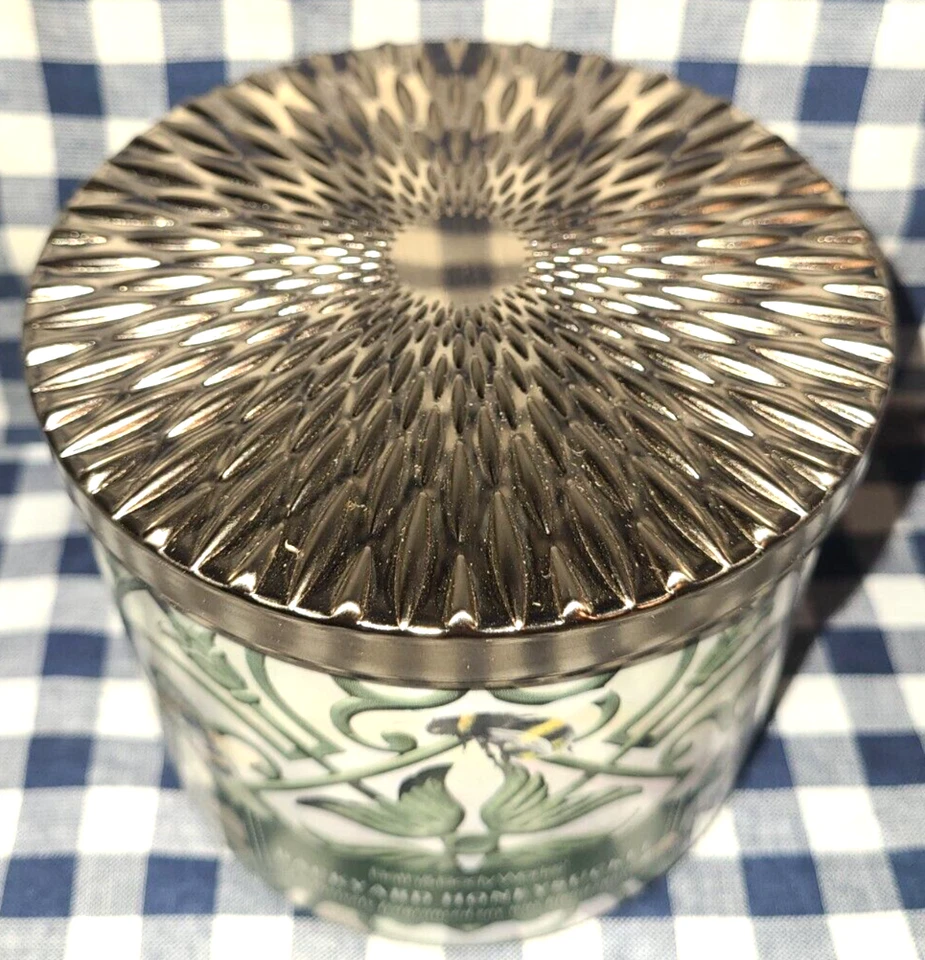 Pacote com 2 NOVAS TAMPAS DE MADRESSILVA DE QUINTAL 3-Wick vela 25-45 horas banho e corpo funciona - Imagem 3 de 3