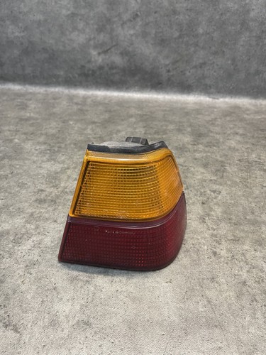 VW Passat 32B Limousine Limo Rücklicht Rückleuchte Rechts Außen #20695