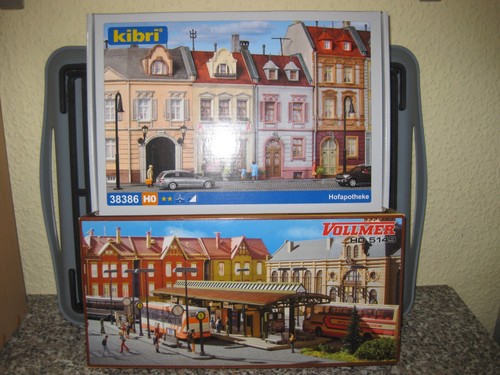 1x Kibri 38386, 1x Vollmer Busbahnhof HO 1:87 en embalaje original | Condition: Neu