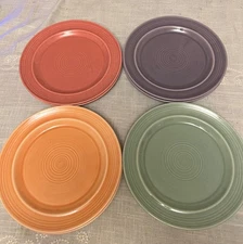 Metlox Colorstax Plates Set of 8  – 10.5” Dinner Plates Assorted Colors