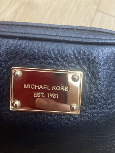 Michael Kors Black Leather Mini 16x12cm Shoulder Bag with Gold-Tone Logo Tab - Picture 14 of 24