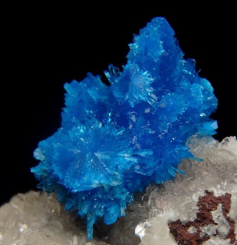 PENTAGONITE crystals on HEULANDITE ---- INDIA - Maharashtra - WAGHOLI /pl243