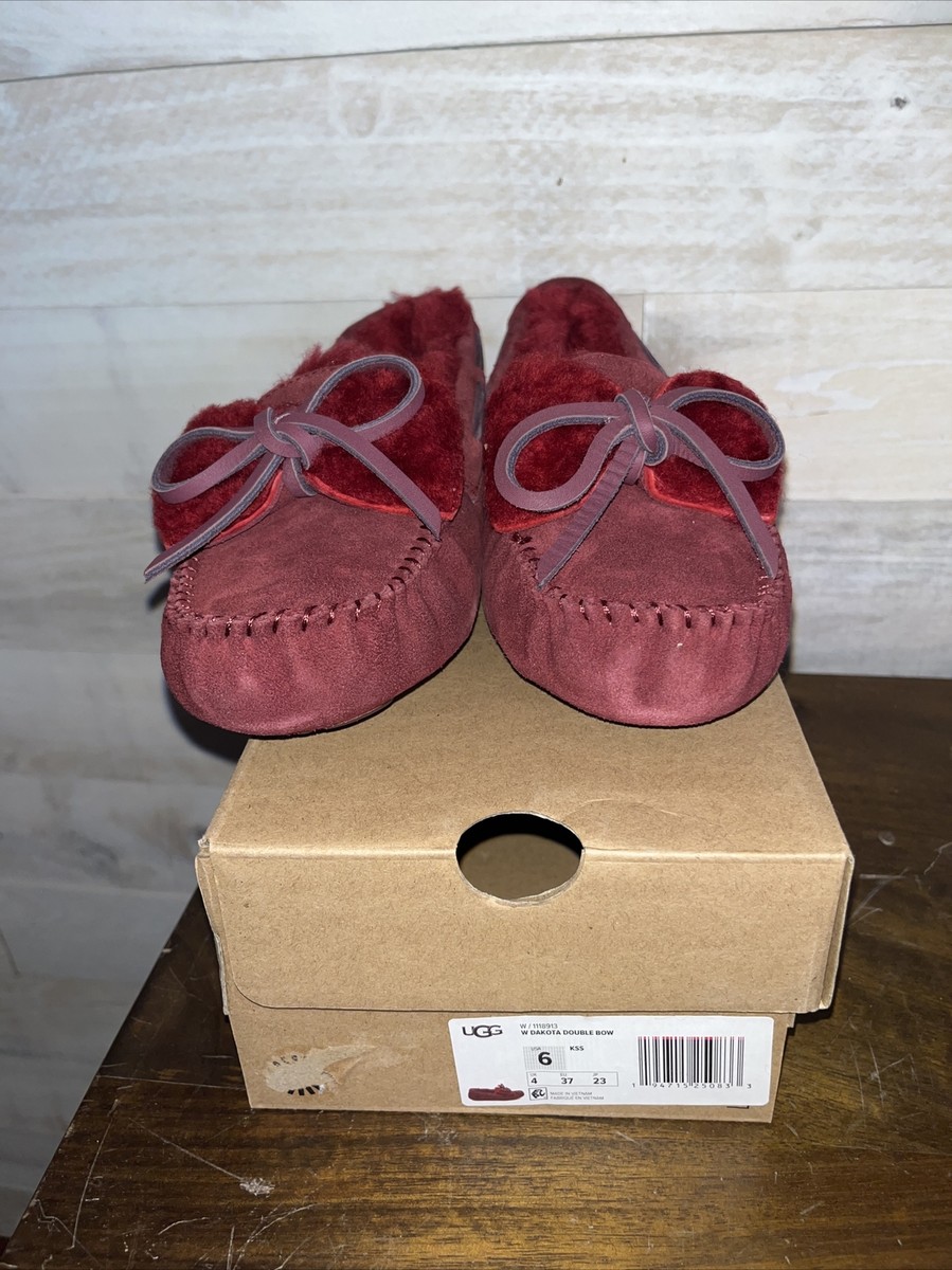 NIB UGG DAKOTA DOUBLE BOW SHEEPSKIN SLIPPERS - KISS RED - US size