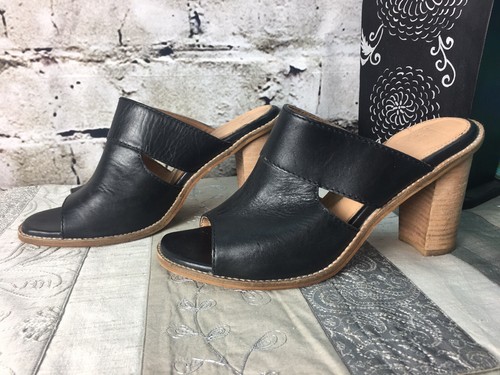 SEY Collection Sz 9 Black Leather brown base Slide Leather block heel Sandals