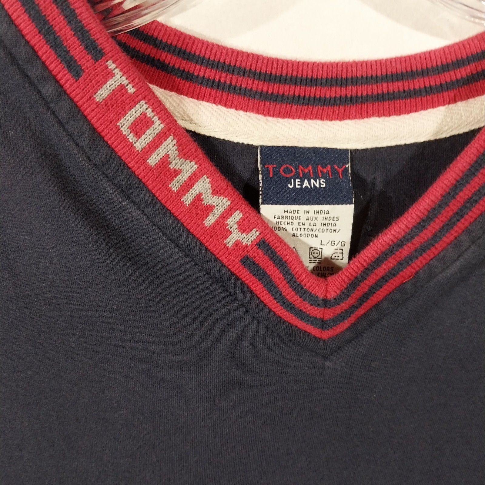 Vintage Tommy Hilfiger Tommy Jeans V-neck Navy/Red T-shirt Logo Collar Mens L thumbnail 3