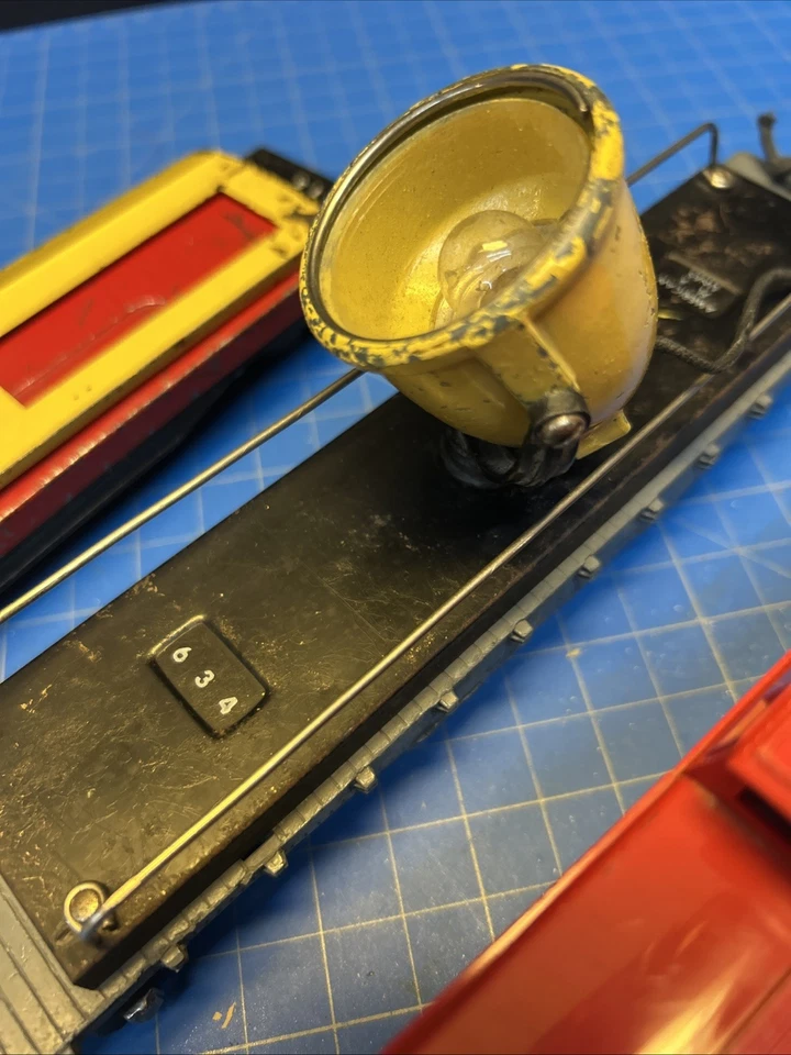 Lot Of Vintage American Flyer S #634 spotlight 630 Caboose prewar tin - Image 3 of 4