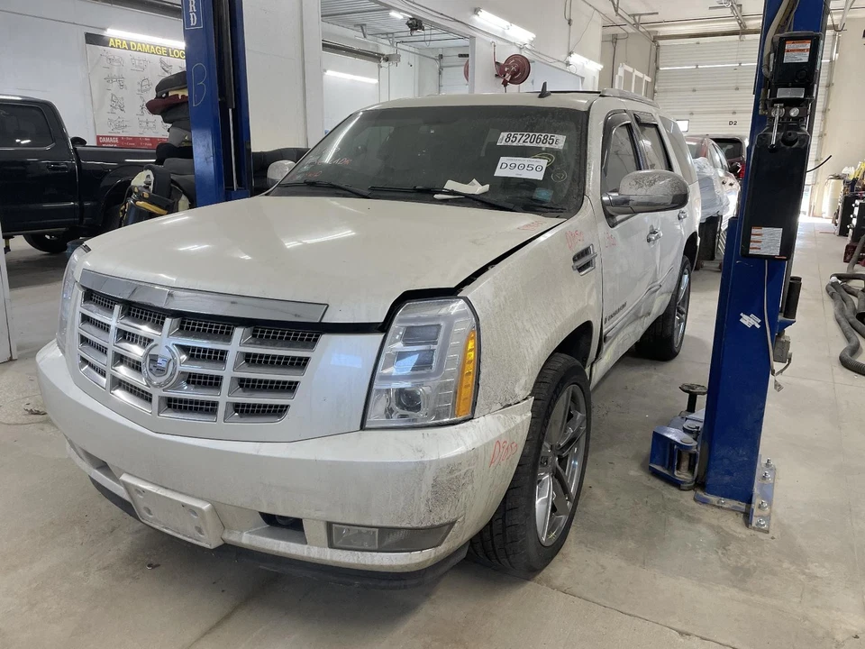 Used Fuse Box Engine fits: 2008 Cadillac Escalade 6.0 Grade A - Image 2 of 4