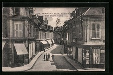Old postcard St-Amand-Montrond, Rue Porte Mutin