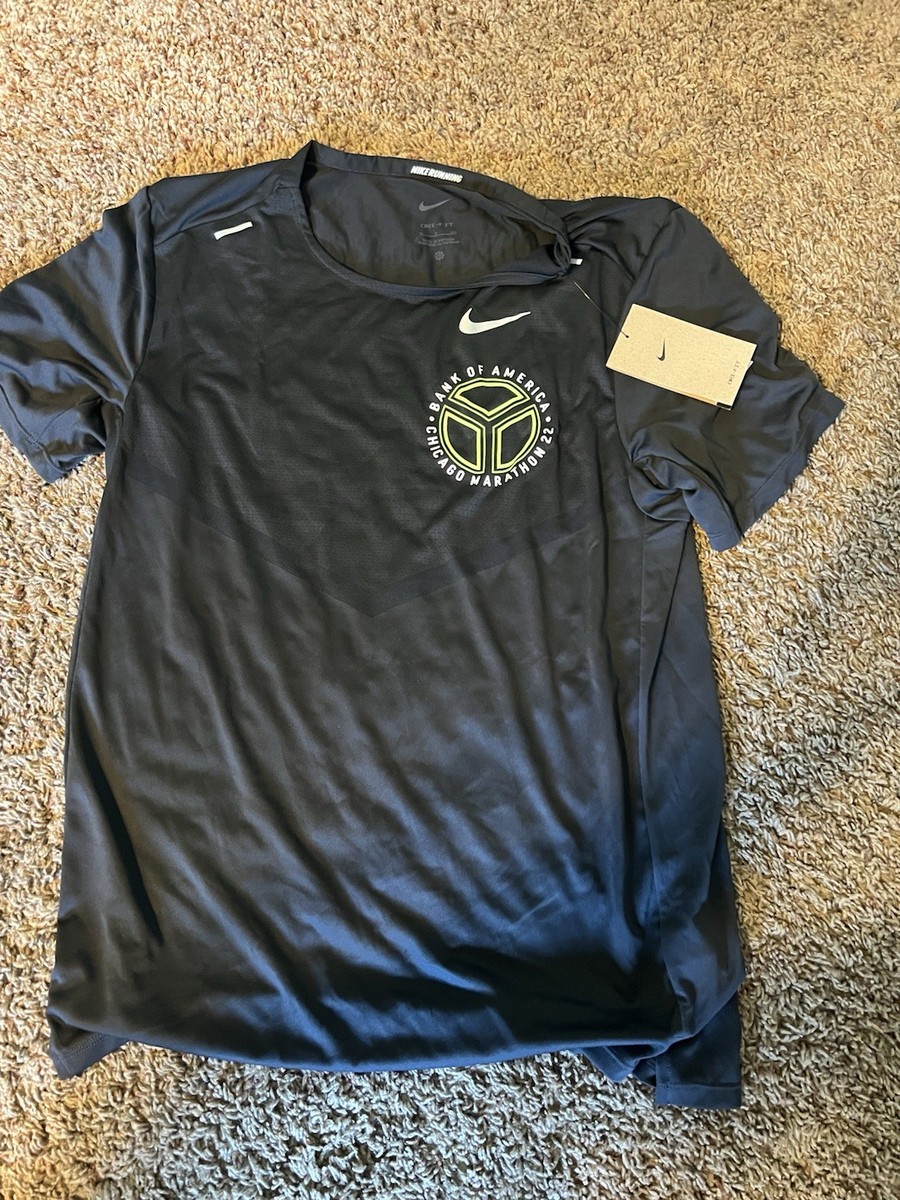 NIKE オレゴンプロジェクト　ランニングシャツM　おまけ付き Mens Nike 2022 Chicago Marathon Short Sleeve Shirt (DX4470