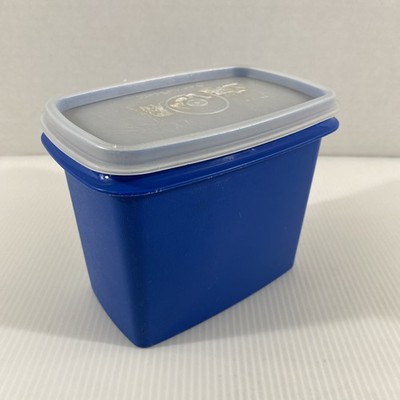 Tupperware Blue #1243 Shelf Saver Container With a #1244 Blue Lid Stackable Vint