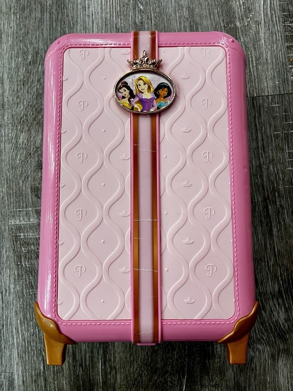 Disney Princess Style Collection Play Suitcase!! Great Condition!