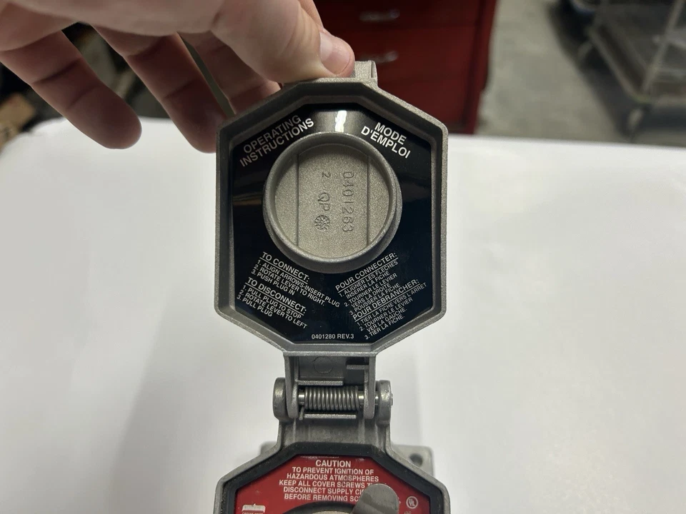 Crouse Hinds CPS152-211. 20A, 125/250vac, 2W, 3P Pin & Sleeve Receptacle NOS - Image 2 of 4