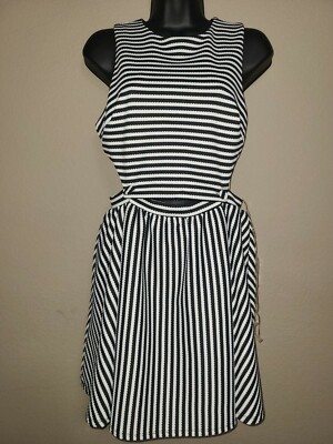 Emerald Sundae Striped Dress Black and Ivory Size Medium M Junior 