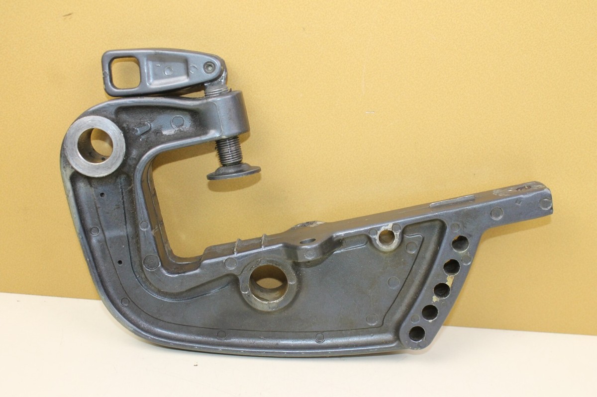 1979 Yamaha Mariner 60HP Clamp Bracket 6839M w/thumb screw Lot A