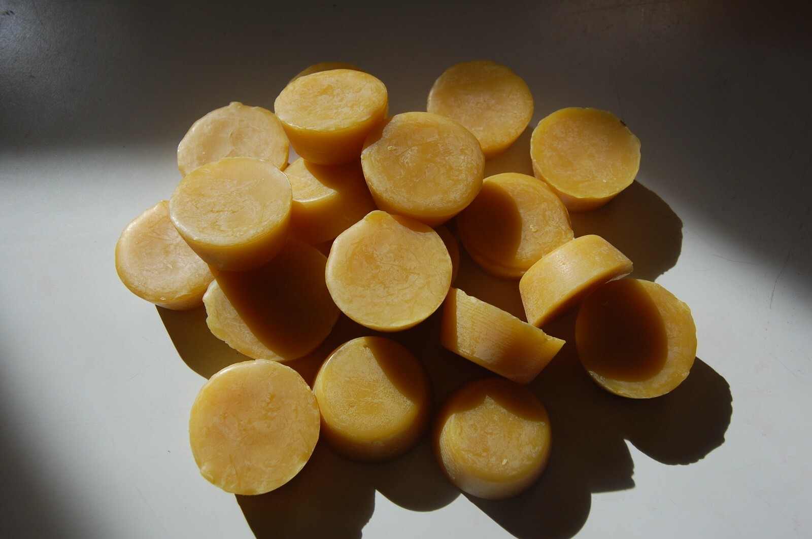4 1oz Cakes of Bees wax From Arizona Filtered Clean Wax Candles Beading Sealing 