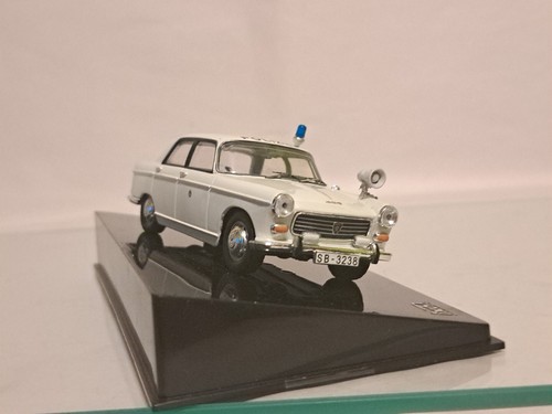 1:43 scale Ixo 1966 Peugeot 404 Deustche Polizeifahrzeuge / German Police - Picture 7 of 8