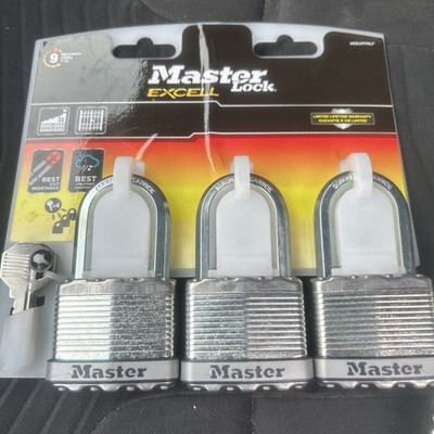 Master Lock EXCELL M5EURTRILF Packung mit drei Edelstahl-Vorhängeschlössern (gleicher Schlüssel)