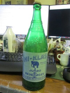 Lansing Mich. Hi Klas (Elephant) 32 Oz. ACL Soda Pop Bottle GREEN Michigan MI