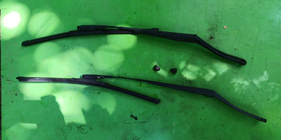 2008 2012 FORD ESCAPE FRONT LEFT & RIGHT WINDSHIELD WIPER ARMS OEM 