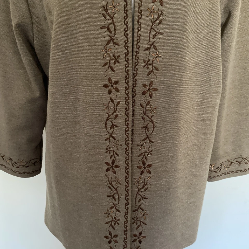 Chaqueta de mujer Alfred Dunner 14P frente abierto bordada marrón Foto 2 de 4