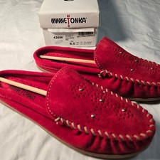 Minnetonka Leila Mule Red Suede Studded Moccasin Slippers Womens Size 8.5 NIB