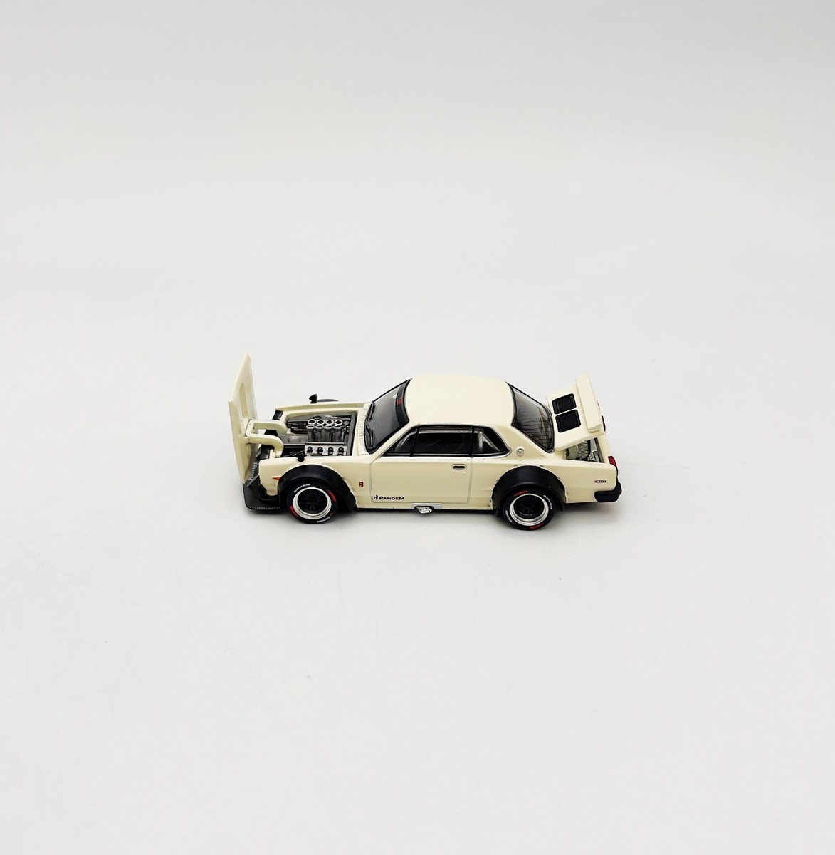 Pop Race 1:64 Nissan GT-R V8 Drift HAKOSUKA White PR64-113 Pop Race 1:64 Nissan GT-R V8 Drift HAKOSUKA White PR64-113