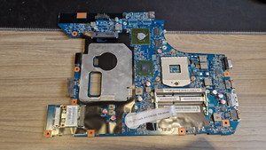 DEFEKT Lenovo Idea Pad Z570 Laptop Mainboard lädt & displays / hat Probleme