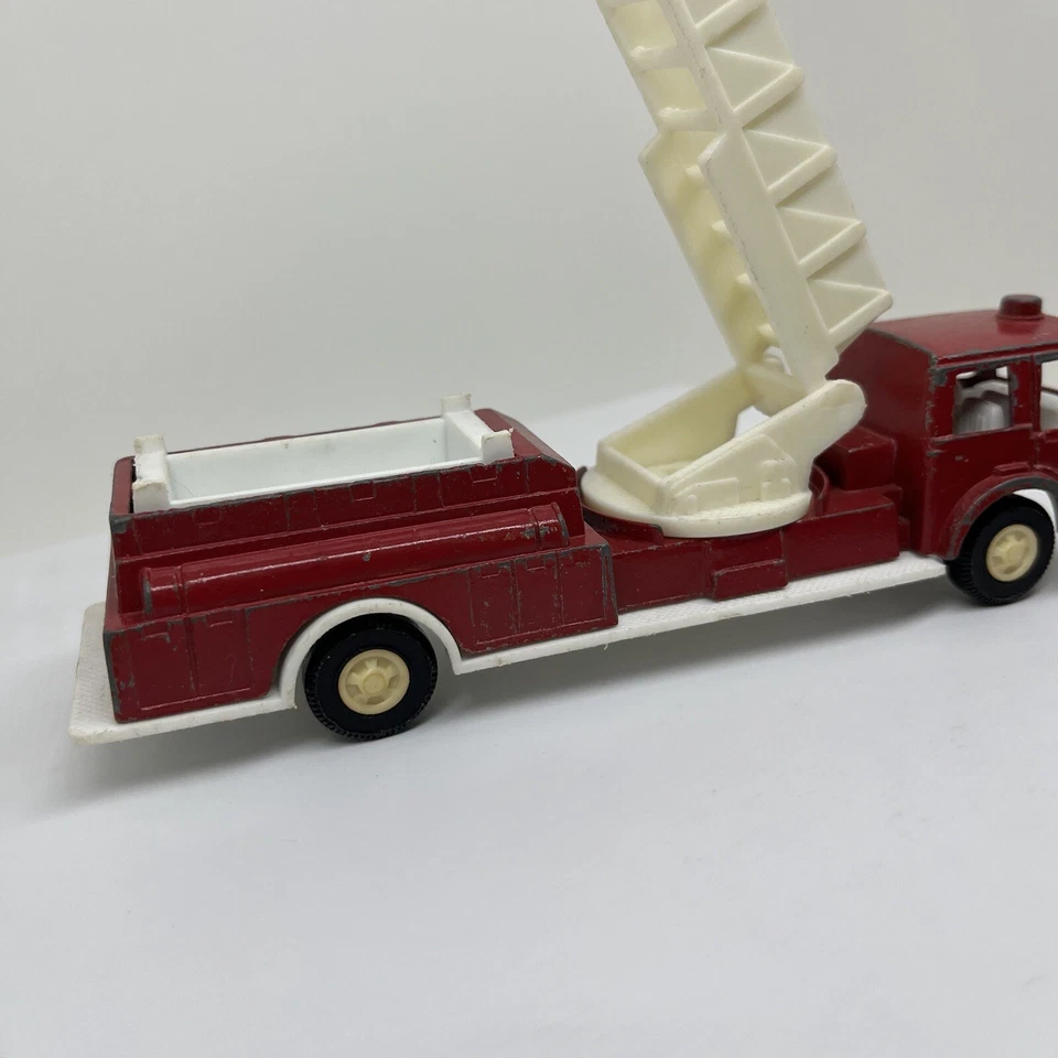 Camión de bomberos Tootsietoy vintage 1970 fundido a presión y plástico Foto 3 de 4
