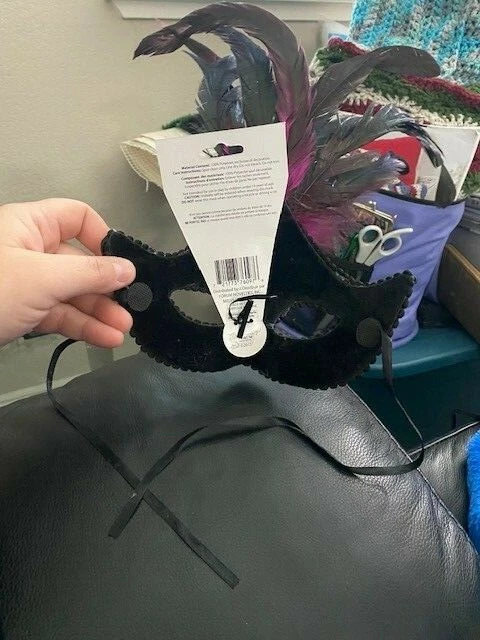 Deluxe Black and Pink Mardi Gras Carnival Mask With Feather Plume New!!! - Image 2 of 2