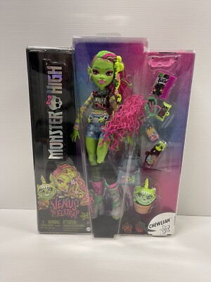 NEW MONSTER HIGH VENUS MCFLYTRAP DOLL WITH CHEWLIAN AND ACCESSORIES    