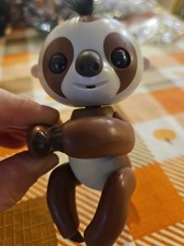 Works-Fingerlings Baby Sloth - Kingsley Brown - Interactive Pet - by WowWee