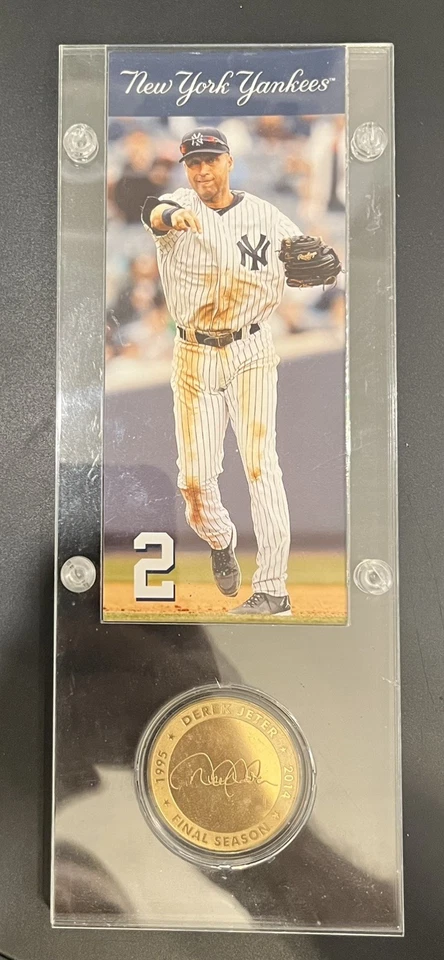 Derek Jeter New York Yankees Final Season Limited Edition Gold Medallion HOF - Image 4 of 4