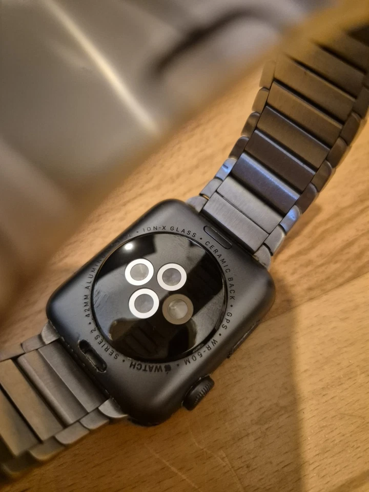 Apple Watch Series 2 42MM Space Grey With Metal Strap Untested. - Image 4 of 4