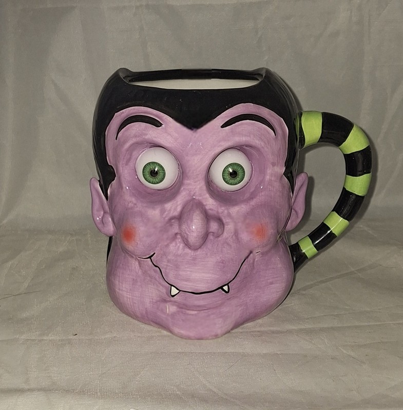 HALLOWEEN Ceramic VAMPIRE 3D Mug with Plastic Doll Eyes * RARE *